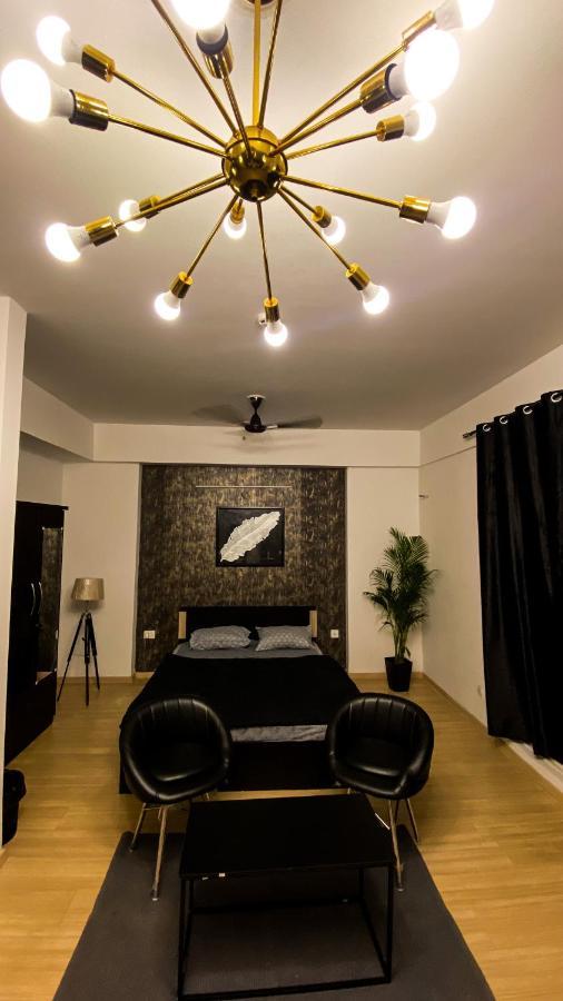 Black Pearl Dlf My Pad Lucknow Buitenkant foto